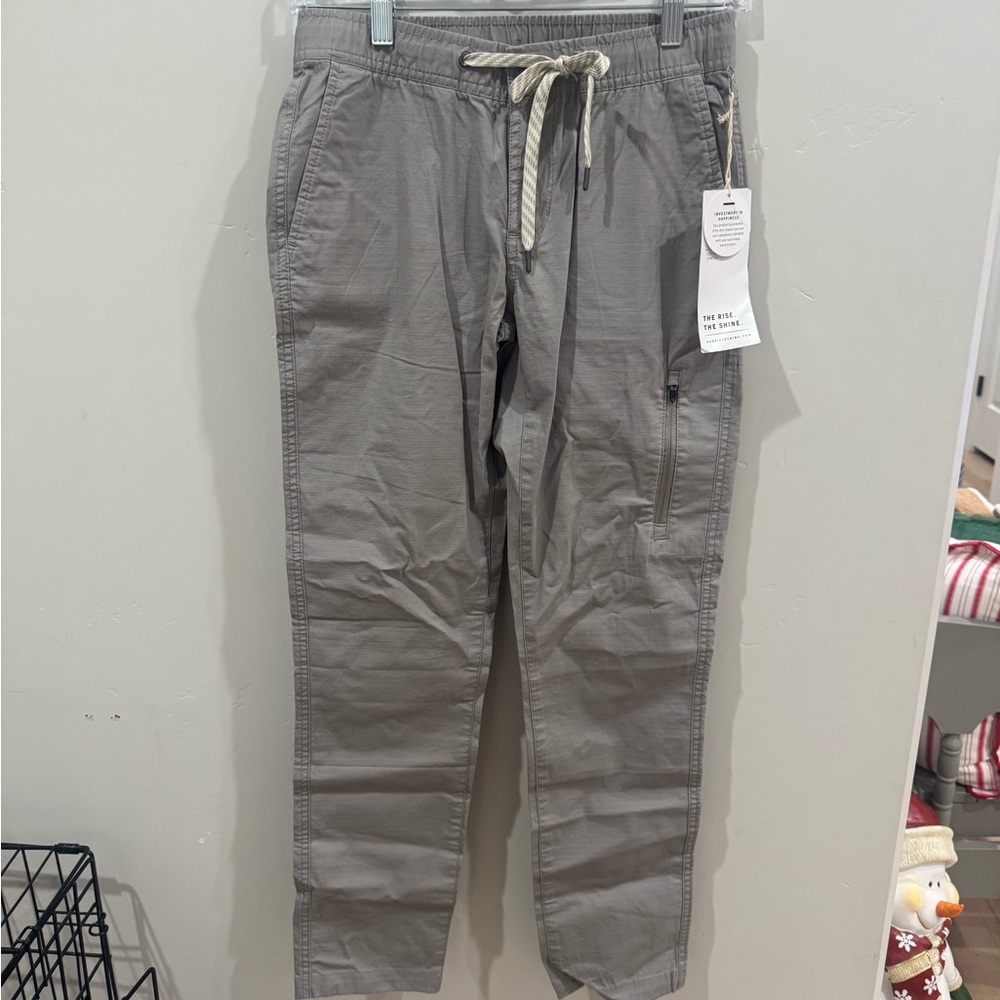 Vuori Gray Cargo Pants! Brand new with tags size xsmall:)